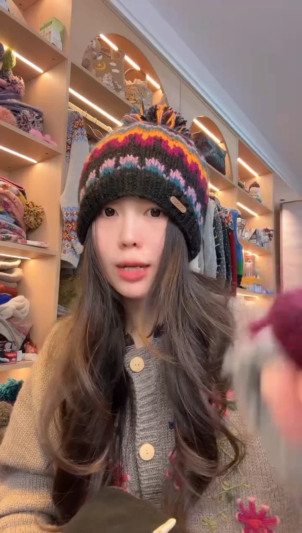 羊毛黑色单球帽