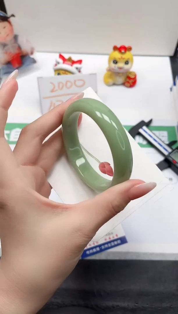 【闪购商品】石英质玉手镯未镶嵌38-58.7