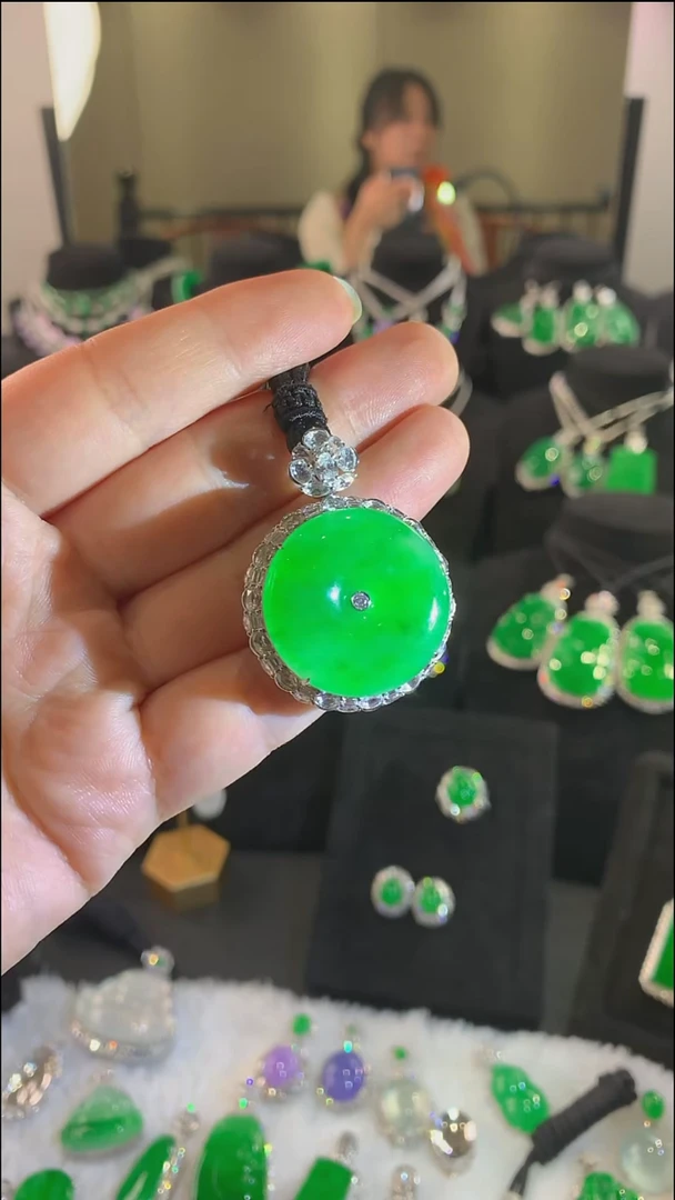 吊坠(不含链)18K金镶嵌翡翠吊坠