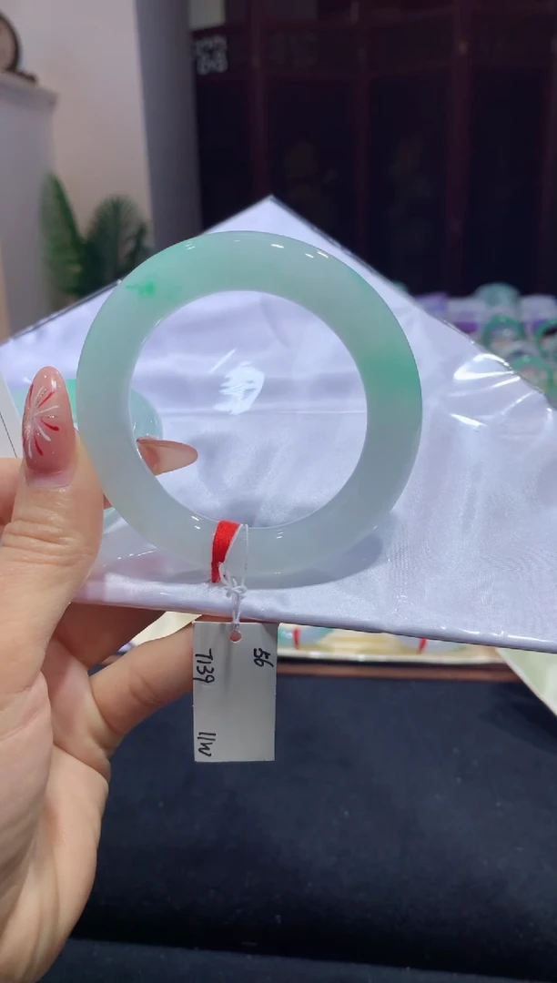 【闪购商品】翡翠手镯未镶嵌飘绿