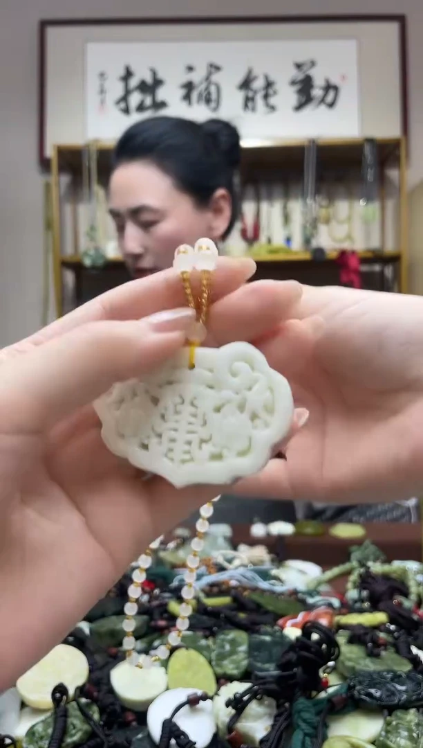 未镶嵌岫玉吊坠·