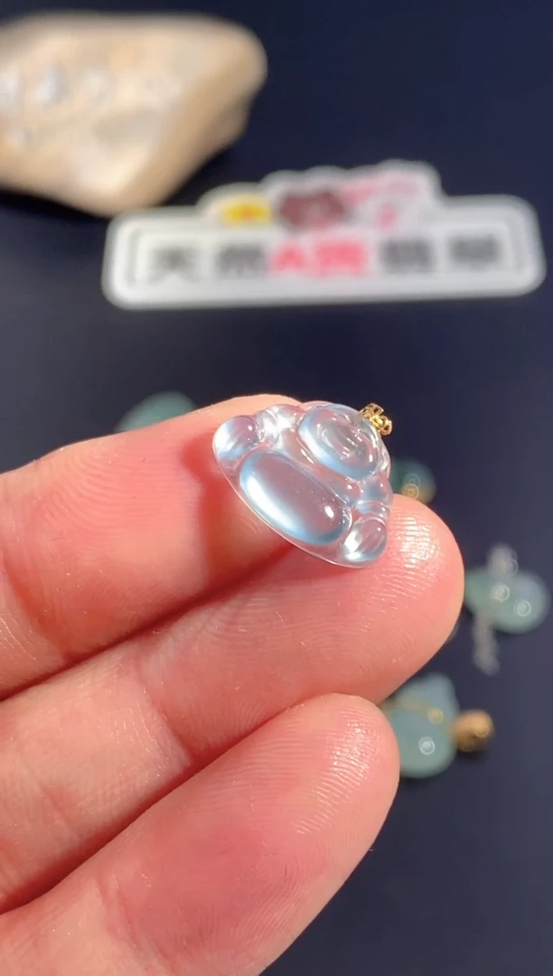 颈饰18K金镶嵌翡翠