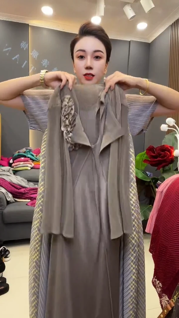 聚酯纤维（涤纶）灰色 烫金裙