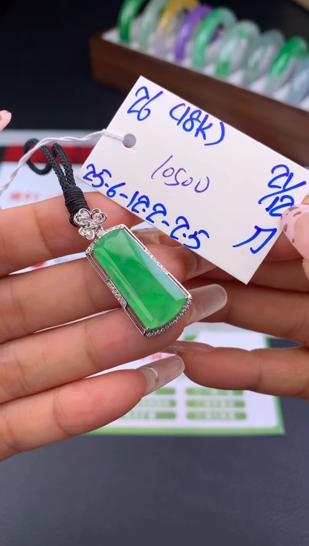 颈饰18K金镶嵌翡翠鱼**妈假一赔三