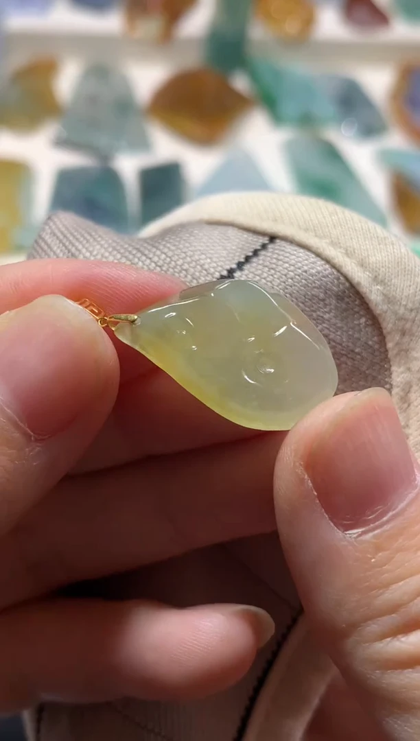 吊坠(不含链)18K金镶嵌翡翠吊坠