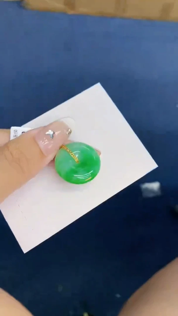 翡翠18K金镶嵌吊坠(不含链)1