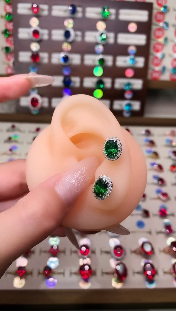 银S925镶嵌透辉石耳饰6*8 银托