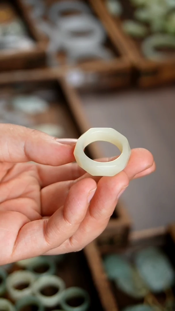 颈饰未镶嵌和田玉划****i指环001