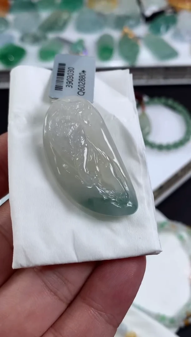未镶嵌定制翡翠冰***?翡翠