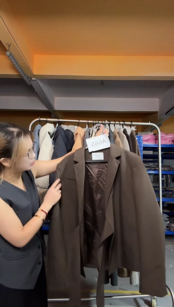 A685咖色西装外套