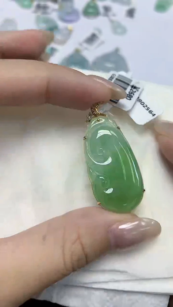 翡翠18K金镶嵌颈饰天然缅甸翡翠A货