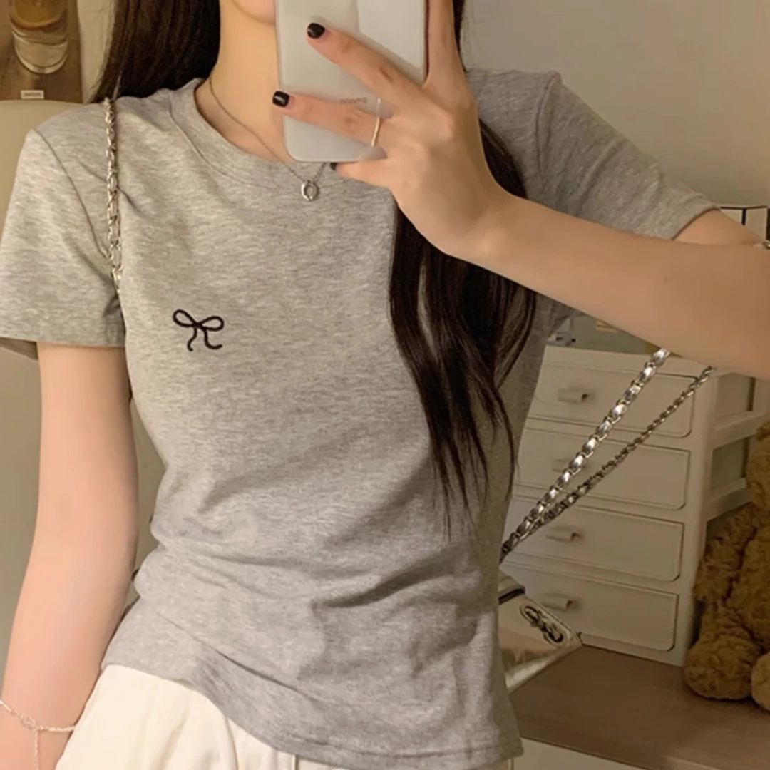 甜美风设计感短袖T恤女夏季2025新款修身显瘦蝴蝶结刺绣上衣打底