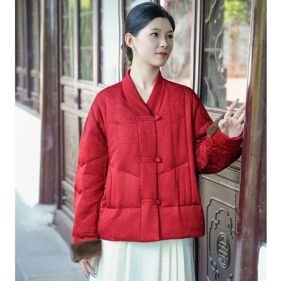 《彼岸花开  》新中式V领款提花鹅绒服盘扣冬季长袖时尚短款外套