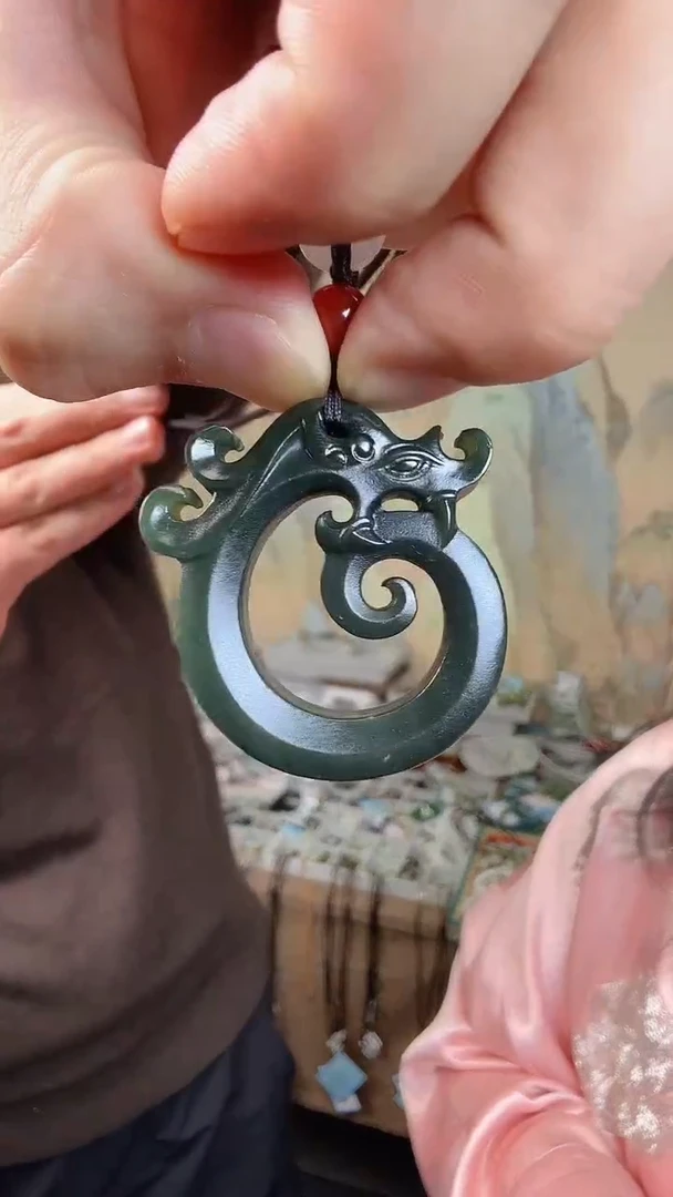 颈饰未镶嵌和田玉.