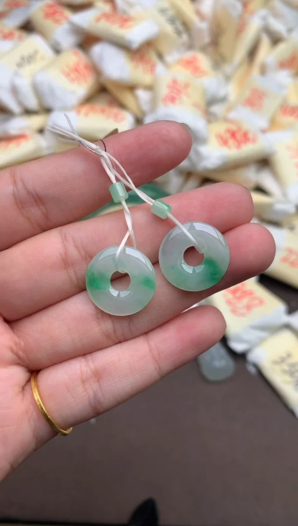 翡翠挂件未镶嵌—