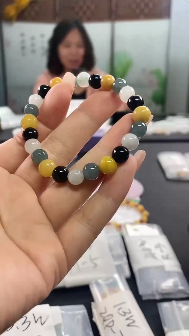 【闪购商品】翡翠手串未镶嵌83......