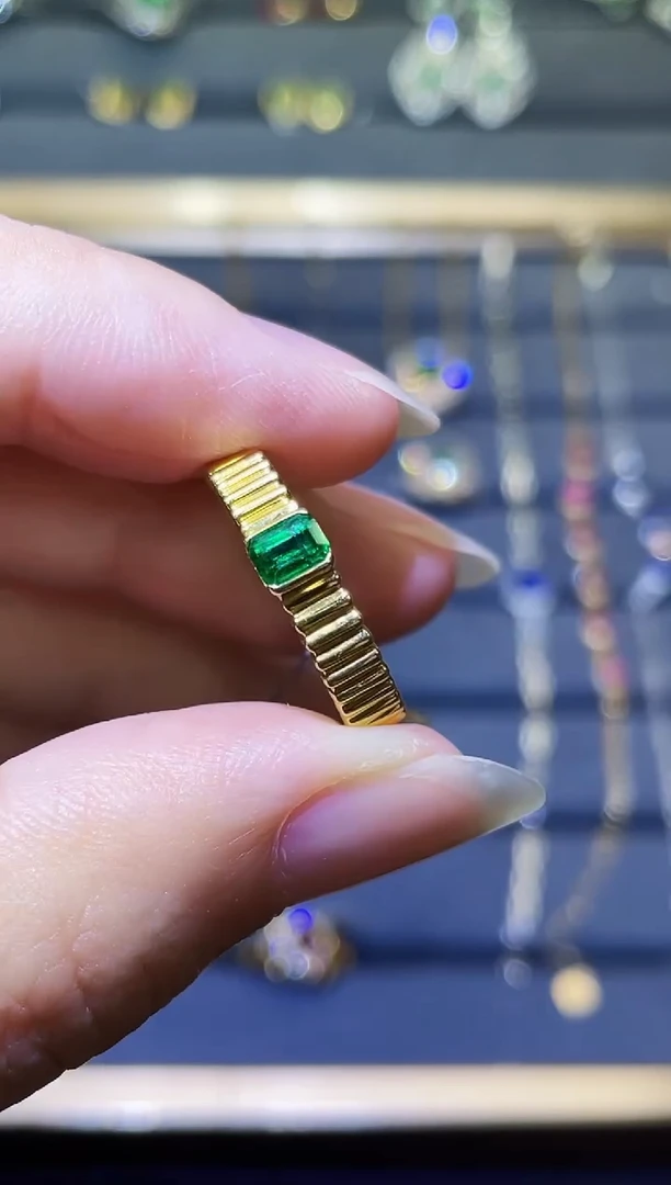 18K金镶嵌戒指祖母绿0.27ct