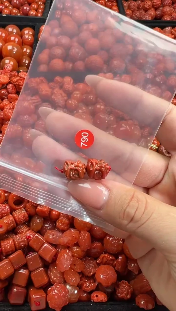 南红玛瑙未镶嵌颈饰1