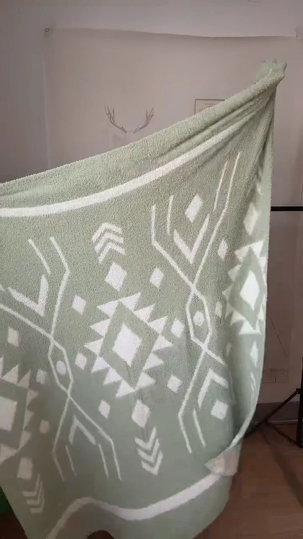 粘胶纤维清新绿色几何毛毯134*153