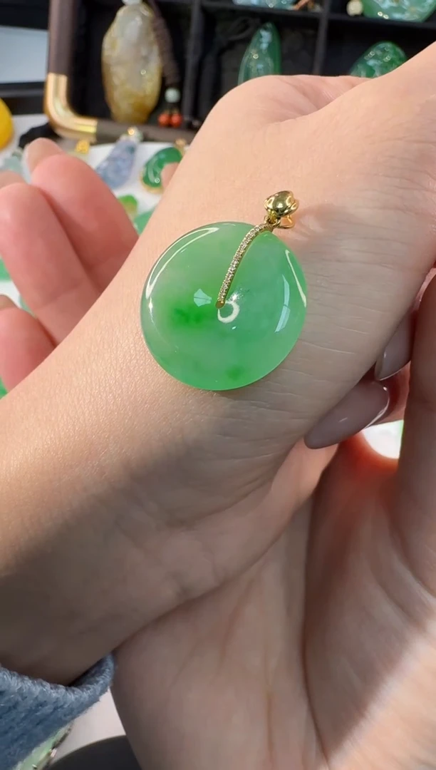 颈饰18K金镶嵌翡翠缅甸A货翡翠