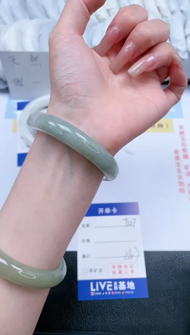 【闪购商品】石英质玉手镯未镶嵌T227-56.7