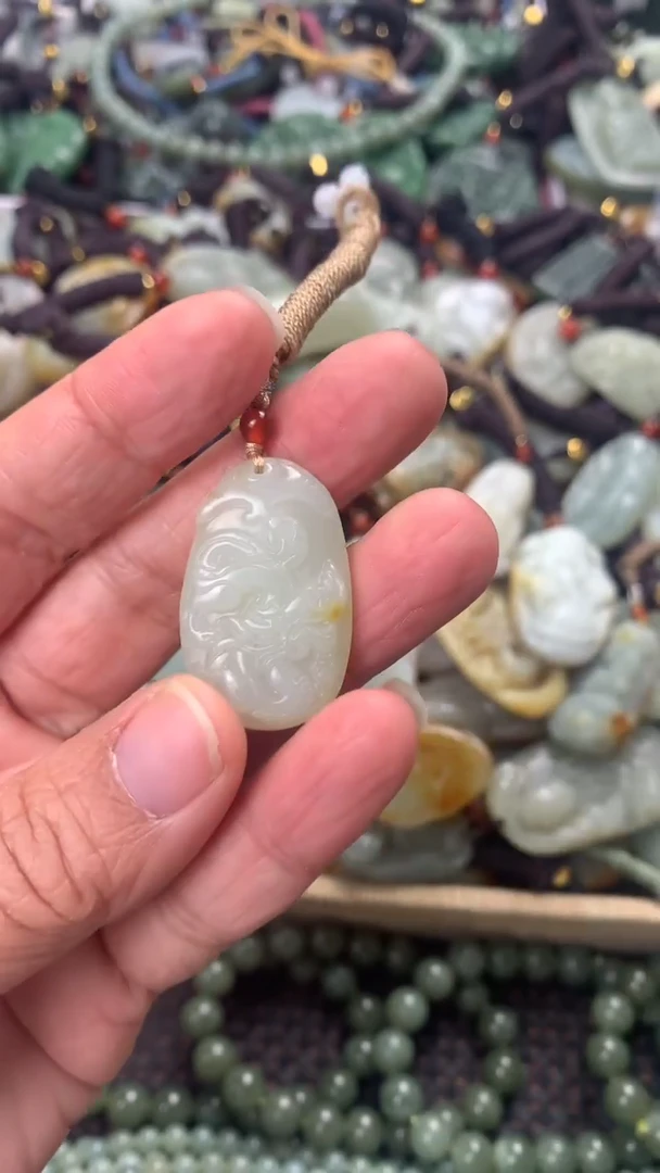 【闪购商品】和田玉颈饰未镶嵌多样性发货没有证书拍一发一有瑕