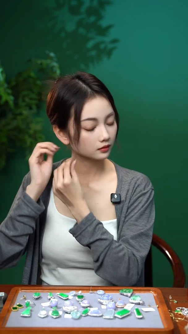 翡翠18K金镶嵌吊坠(不含链)耳钉