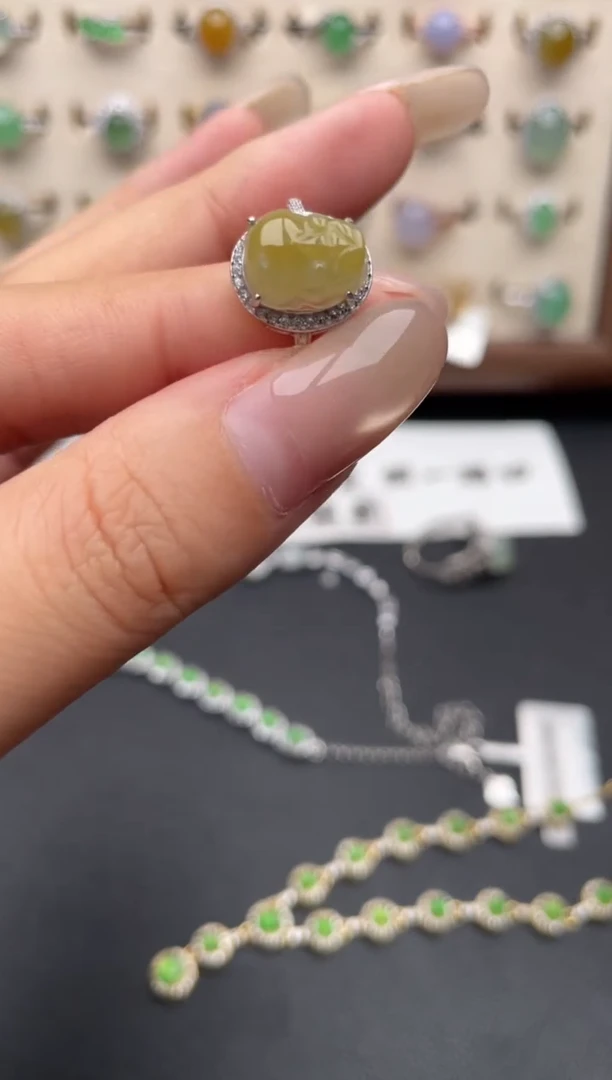 银S925镶嵌戒指翡翠一物一证一礼盒