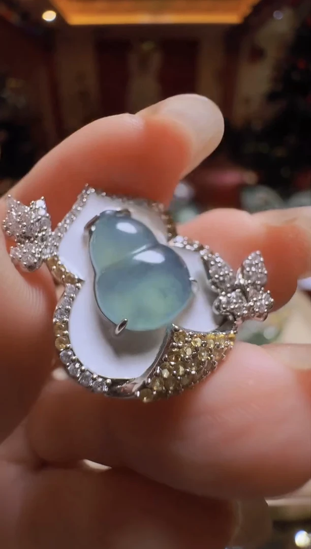 【闪购商品】翡翠吊坠(不含链)未镶嵌翡翠