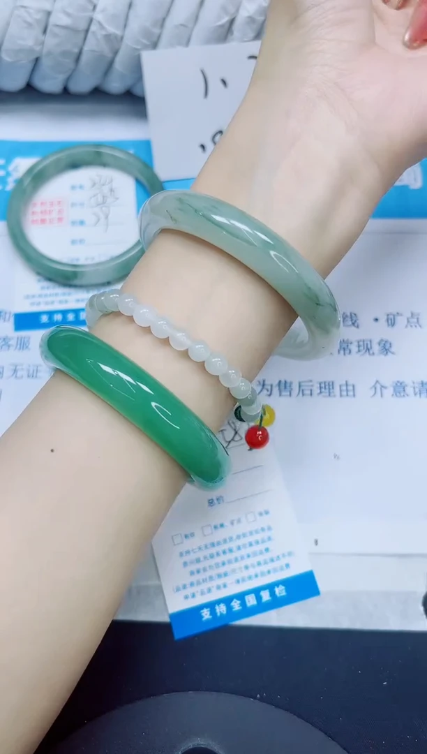 石英质玉手镯未镶嵌235/58