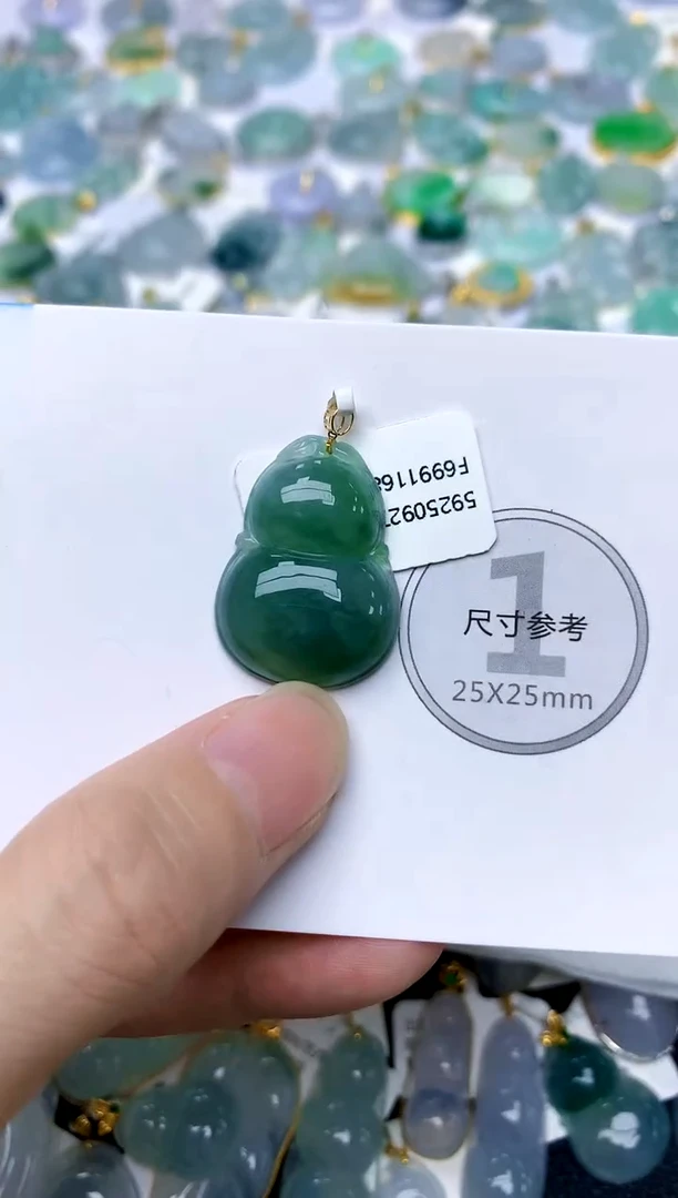 颈饰18K金镶嵌翡翠天然A货翡翠