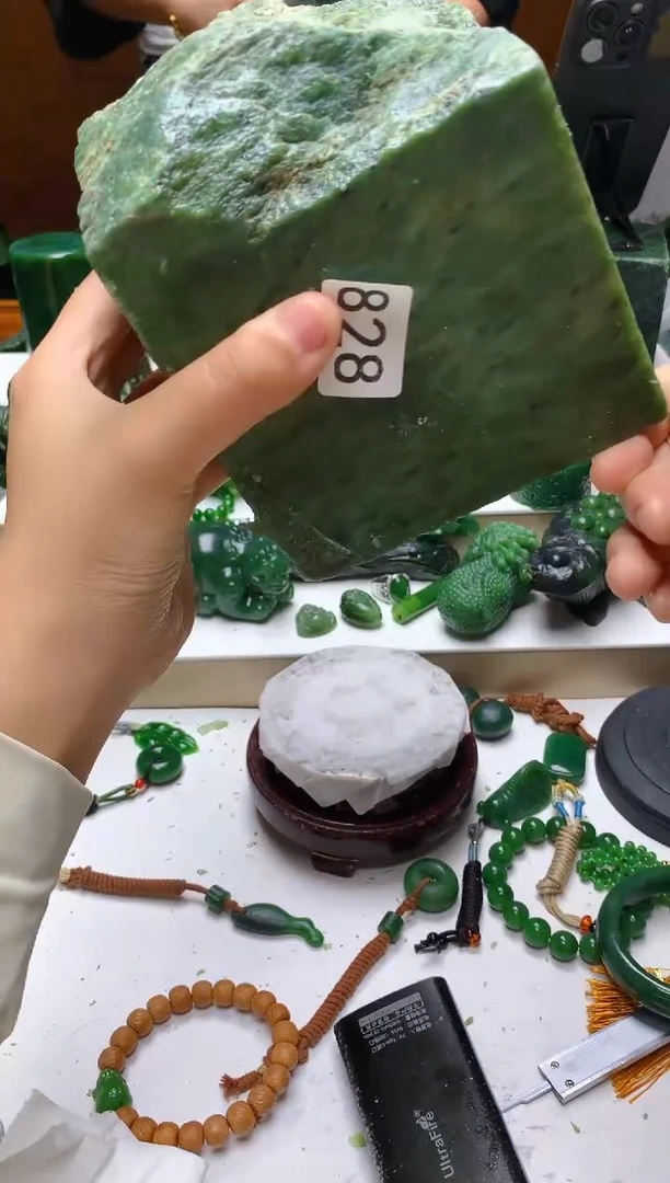 未镶嵌和田玉（碧玉）珠宝半成品0