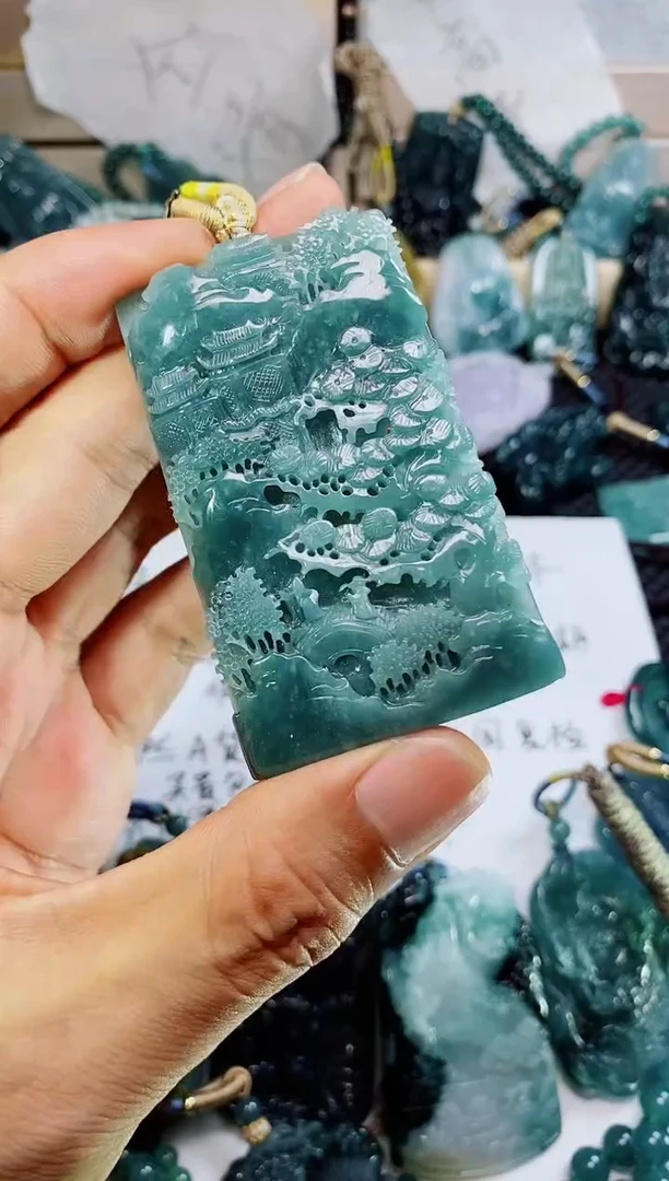 翡翠未镶嵌颈饰