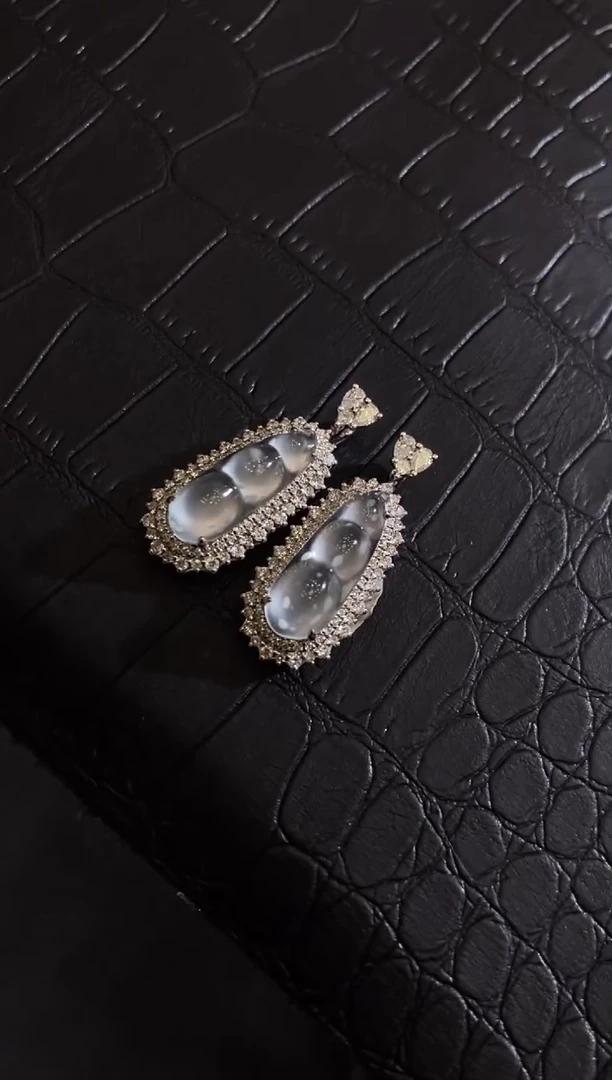 颈饰18K金镶嵌翡翠l*i收到货48小时鉴赏期（超时不退不换）两件货品