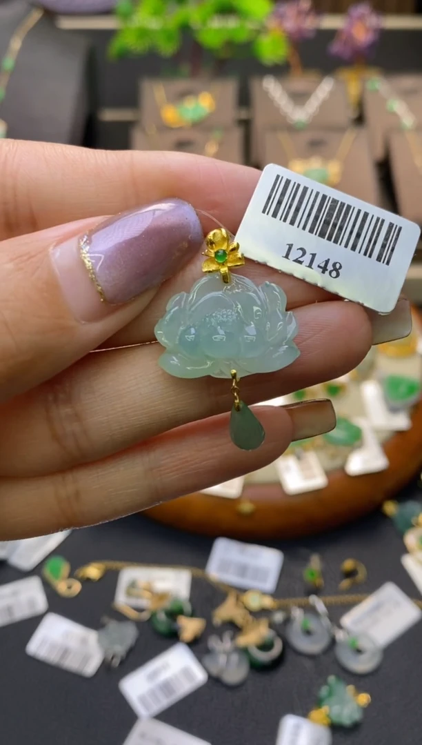 翡翠18K金镶嵌颈饰花花吊坠12148