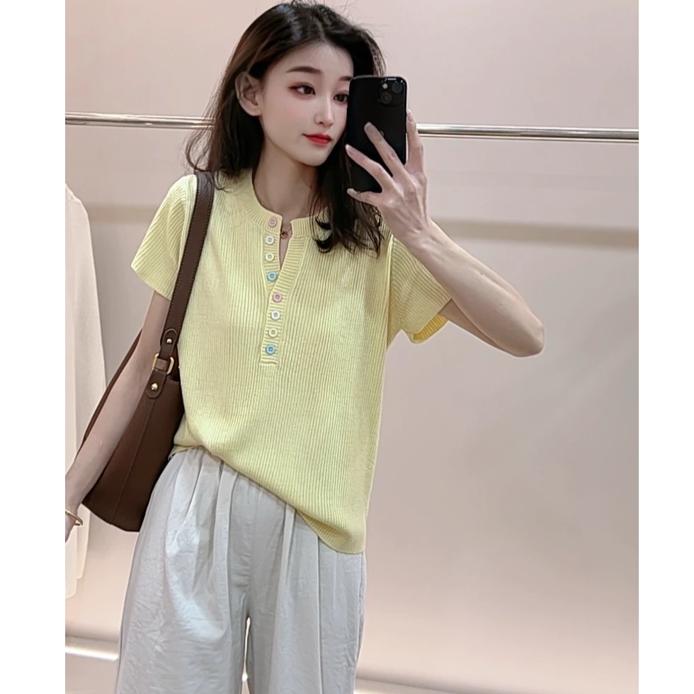 【彩扣点缀】设计感剪刀领夏季新款针织短袖时尚百搭休闲上衣薄款