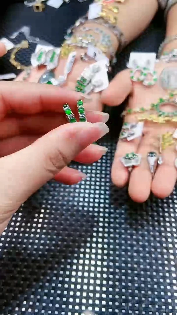 【闪购商品】翡翠耳饰未镶嵌11111111