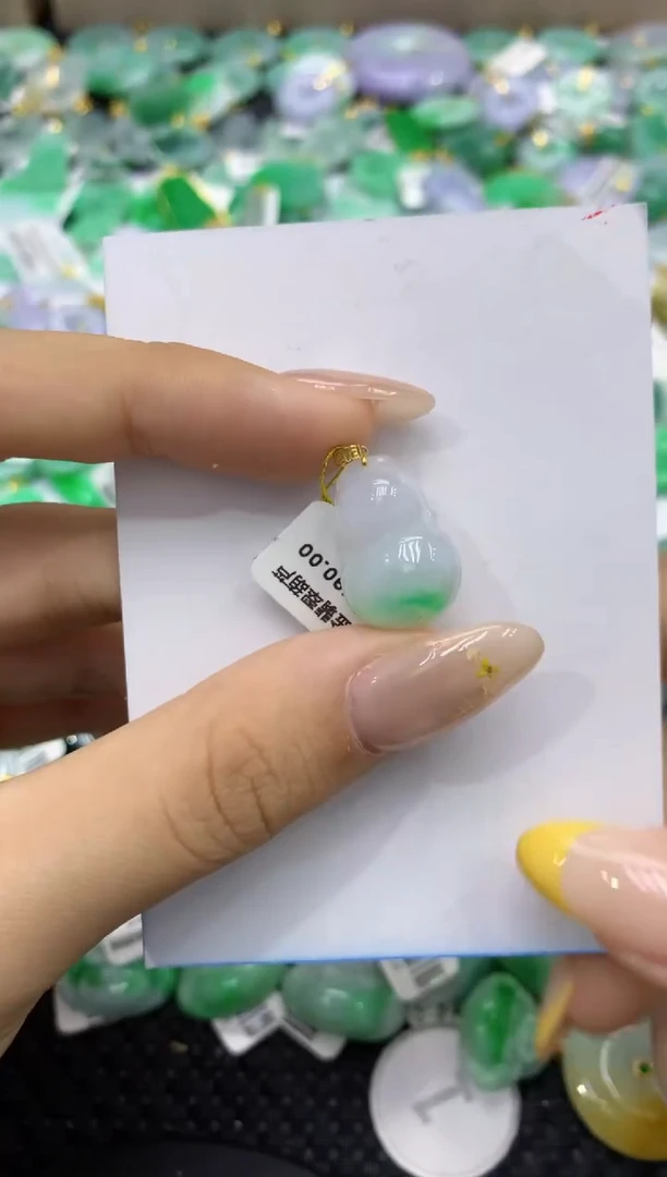 颈饰18K金镶嵌翡翠天然缅甸翡翠A货