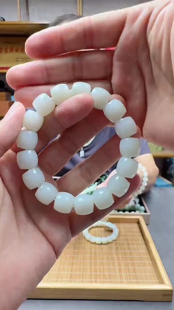 未镶嵌手链和田玉13俄巴沙