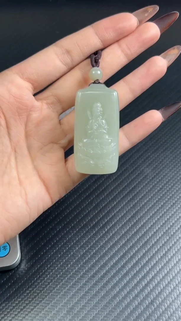 吊坠(赠链)未镶嵌和田玉且末近矿微色差