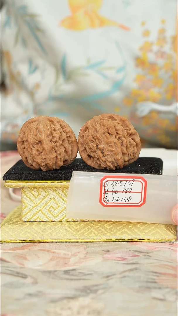 【闪购商品】文玩核桃把件一代楼