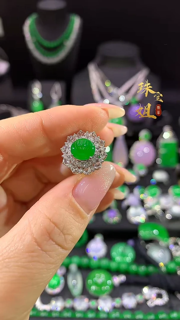 18K金镶嵌戒指翡翠戒指