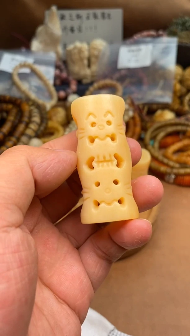 其他牛骨P943-雕刻骨棒-有棕裂