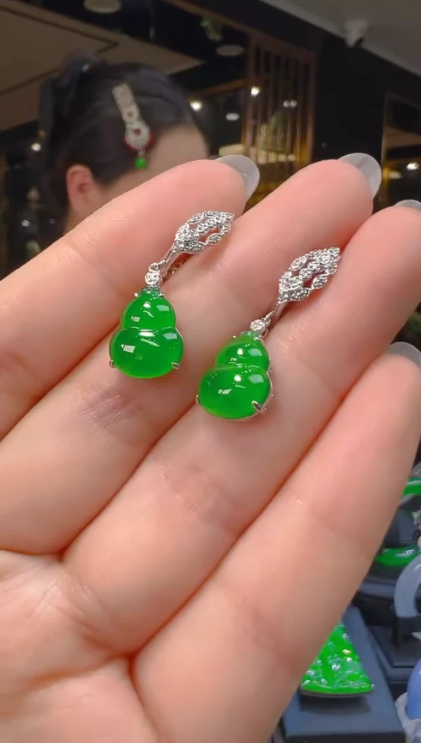 18K金镶嵌翡翠耳饰066（多样性发其一）