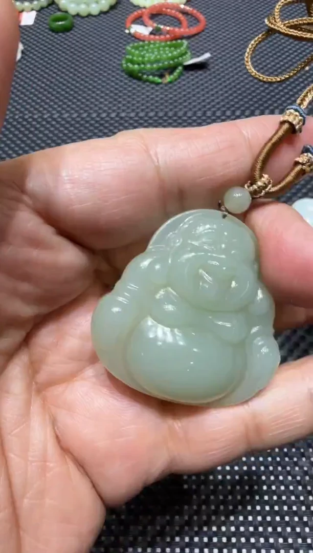 颈饰未镶嵌和田玉挂件