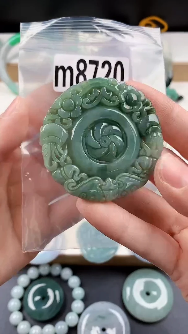 颈饰未镶嵌翡翠天然翡翠吊坠挂件