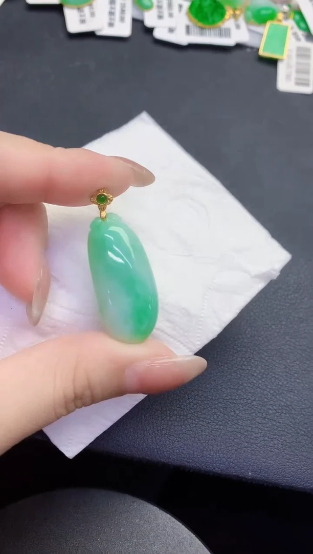 颈饰未镶嵌翡翠缅甸天然翡翠A货