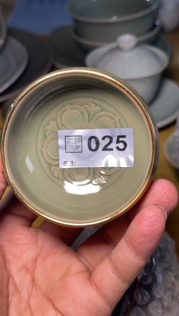 瑕疵「025号」内外双刻莲瓣金钵1只