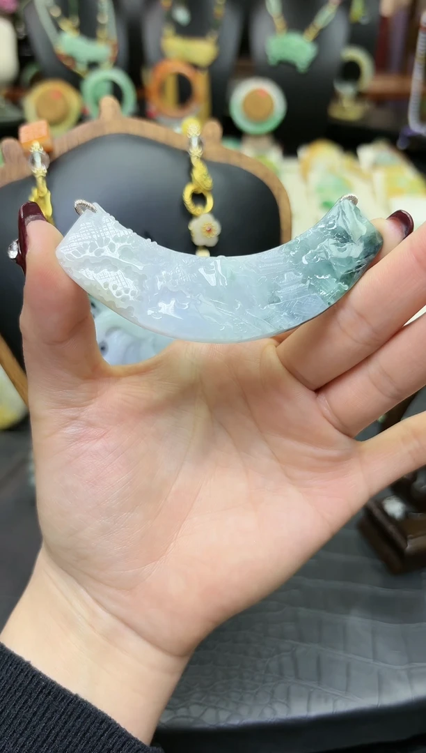 【闪购商品】翡翠颈饰未镶嵌天然翡翠山水弯弯