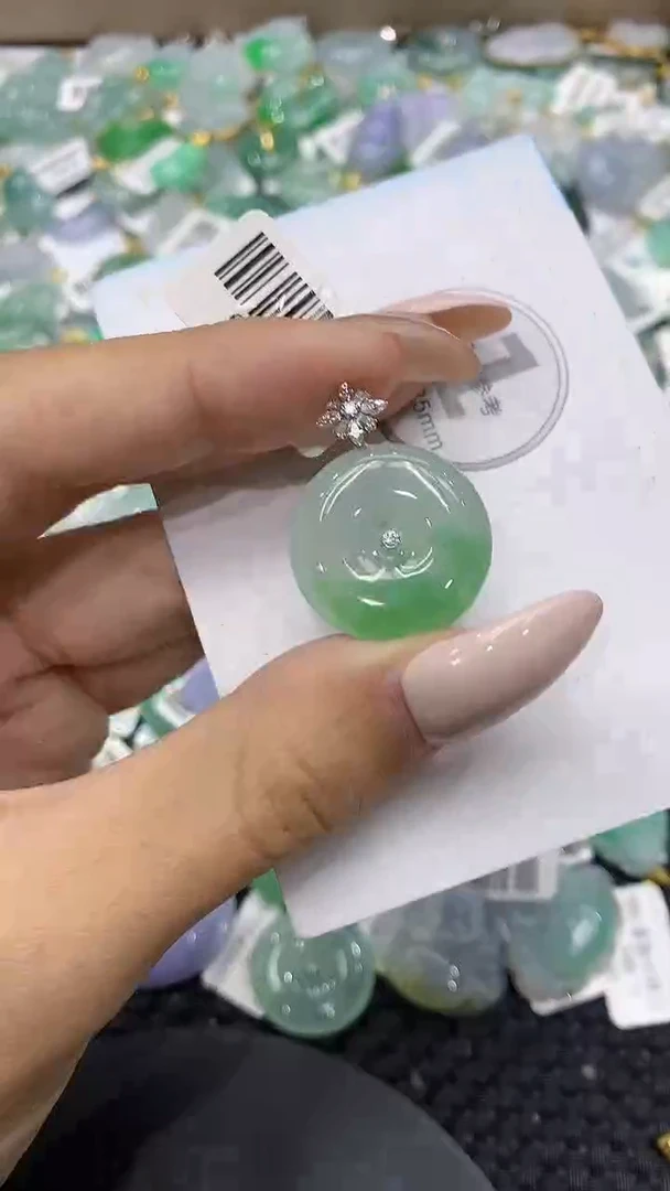 颈饰18K金镶嵌翡翠111111111111